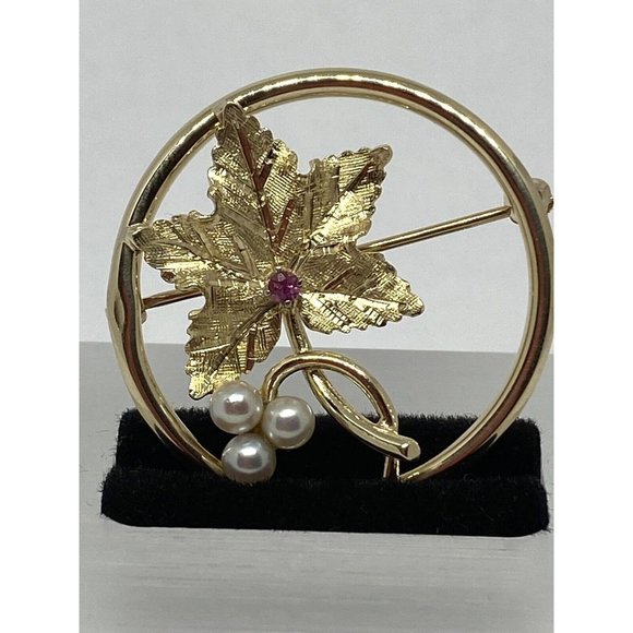 Vintage 14K Yellow Gold Maple Leaf Brooch -Ruby,